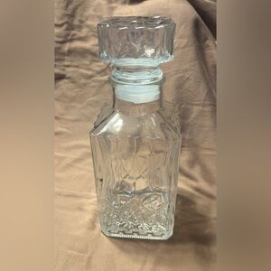 Elegant Clear Glass Liquor Decanter